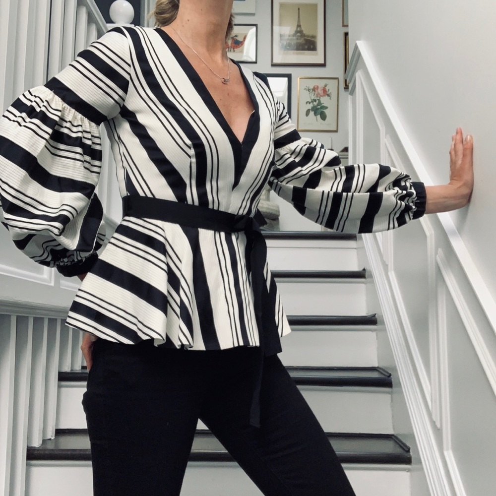 Alexis pouf sleeves